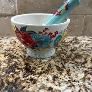 The Pioneer Woman Red and Blue Floral Kitchen Tool Set